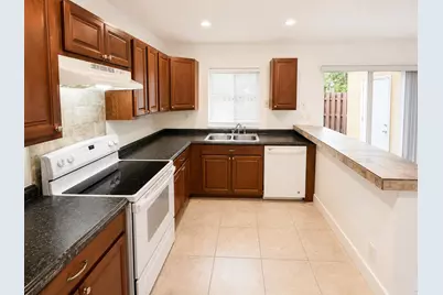 5728 5728 Blueberry Ct, Unit #38 Circle, Lauderhill, FL 33313 - Photo 11