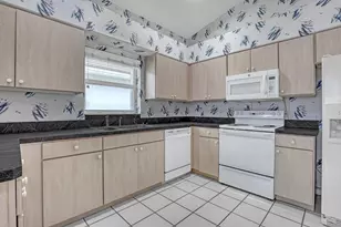 101 Meadowlands Dr, Royal Palm Beach, FL 33411 - Photo 9