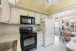 441 Burgundy J, Delray Beach, FL 33484 - Photo 7