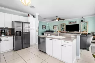 7819 Oak Grove Cir, Lake Worth, FL 33467 - Photo 9