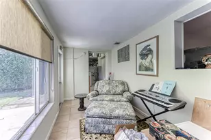 1676 NE 40th St, Oakland Park, FL 33334 - Photo 15