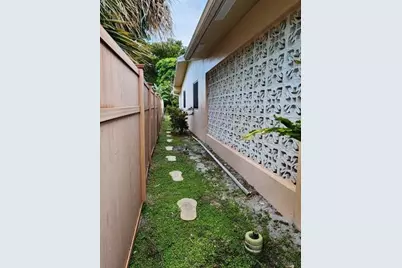 1676 NE 40th Street, Oakland Park, FL 33334 - Photo 23