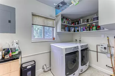 1676 NE 40th Street, Oakland Park, FL 33334 - Photo 17