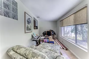 1676 NE 40th St, Oakland Park, FL 33334 - Photo 13