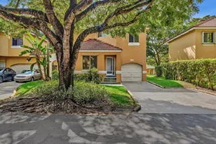 11251 Lakeview Dr, Coral Springs, FL 33071 - Photo 7