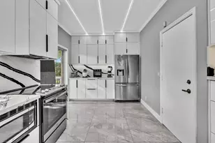 11251 Lakeview Dr, Coral Springs, FL 33071 - Photo 19