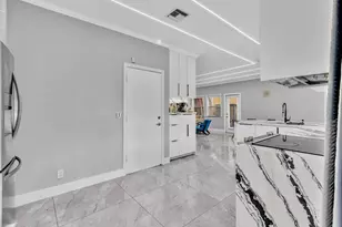 11251 Lakeview Dr, Coral Springs, FL 33071 - Photo 17