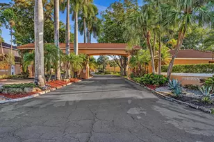 11251 Lakeview Dr, Coral Springs, FL 33071 - Photo 49
