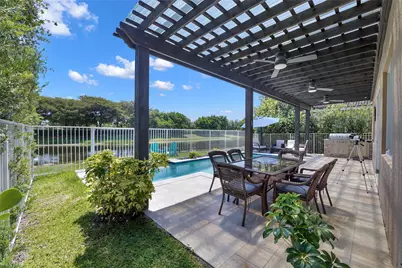 1070 Bluewood Terrace, Weston, FL 33327 - Photo 55