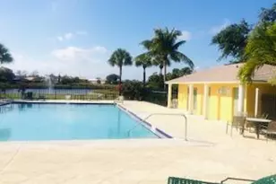 1605 Meadows Cir W, Boynton Beach, FL 33436 - Photo 15