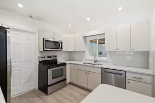 1777 NE 17th St, Fort Lauderdale, FL 33305 - Photo 15