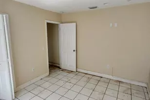 11351 NW 40th Pl, Sunrise, FL 33323 - Photo 9