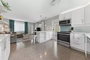 127 SW 10th Ave, Boynton Beach, FL 33435 - Photo 11