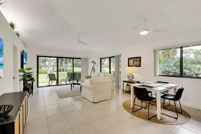 526 Club Drive, Palm Beach Gardens, FL 33418 - Photo 5