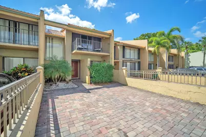 740 E Coco Plum Circle #3, Plantation, FL 33324 - Photo 3