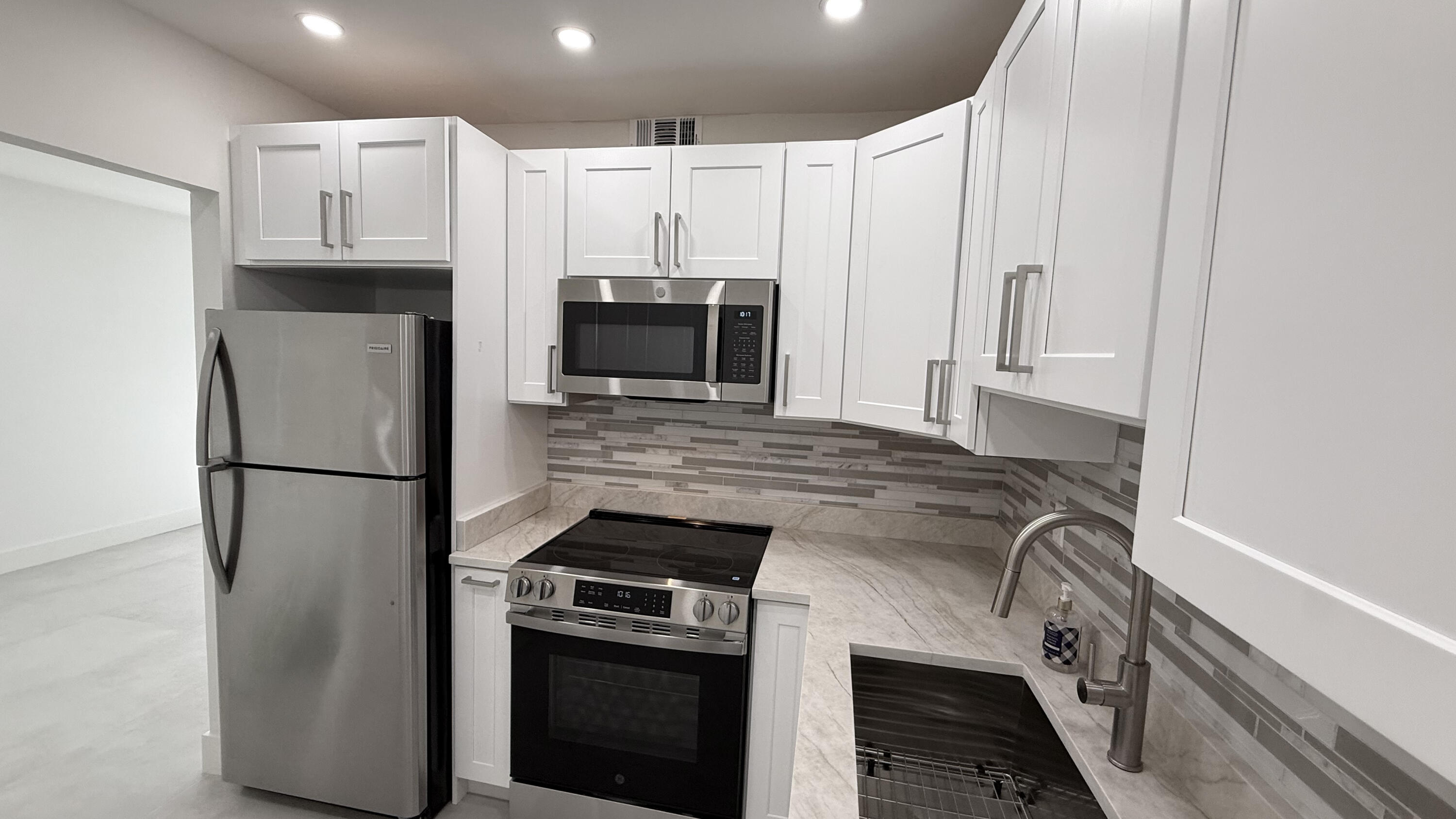 6505 Winfield Blvd main architectural view