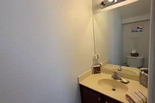 1047 NE 208th St, Miami, FL 33179 - Photo 15
