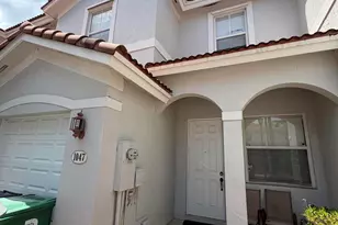 1047 NE 208th St, Miami, FL 33179 - Photo 3