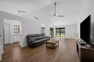 1051 New Parkview Pl, Haverhill, FL 33417 - Photo 7