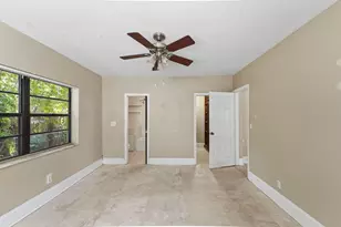 1060 NE 123rd St, North Miami, FL 33161 - Photo 15