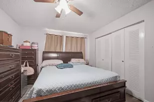 2710 W 60th Pl, Hialeah, FL 33016 - Photo 15