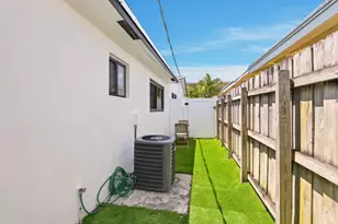 105 SE 2nd St, Dania Beach, FL 33004 - Photo 15