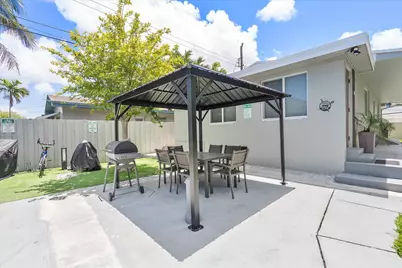720 NE 7th Street #4, Hallandale Beach, FL 33009 - Photo 9