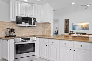8186 Laborie Ln, Wellington, FL 33414 - Photo 9