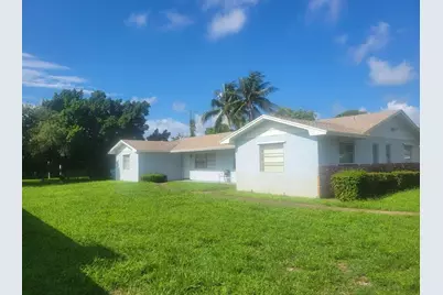 242 SE 24th Avenue, Boynton Beach, FL 33435 - Photo 1