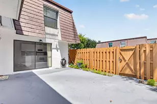 7582 Courtyard Run E, Boca Raton, FL 33433 - Photo 3