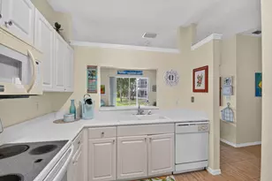 3162 Via Poinciana, Lake Worth, FL 33467 - Photo 13