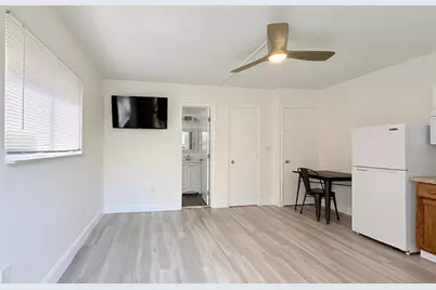 820 NE 17th Avenue #4b, Fort Lauderdale, FL 33304 - Photo 1