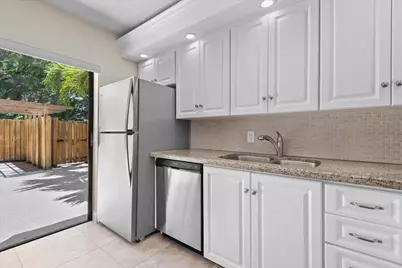 2108 21st Lane, Palm Beach Gardens, FL 33418 - Photo 9