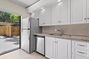 2108 21st Ln, Palm Beach Gardens, FL 33418 - Photo 9