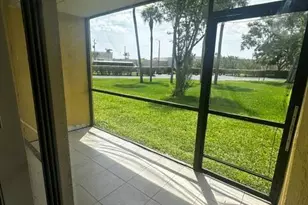 704 Meadows Cir, Boynton Beach, FL 33436 - Photo 11