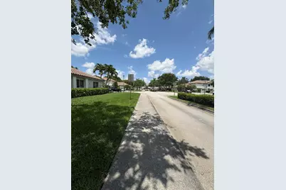 702 NW 208th Terrace, Pembroke Pines, FL 33029 - Photo 29