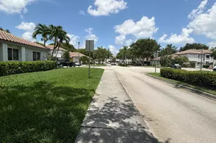 702 NW 208th Terrace, Pembroke Pines, FL 33029 - Photo 29