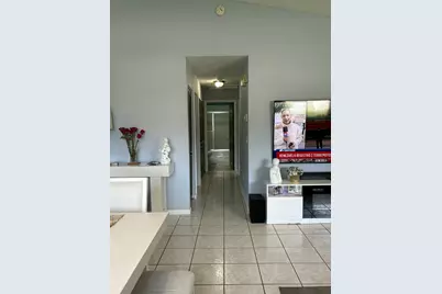 702 NW 208th Terrace, Pembroke Pines, FL 33029 - Photo 13