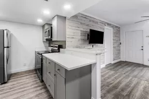 612 Executive Center Dr, West Palm Beach, FL 33401 - Photo 17