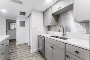 612 Executive Center Dr, West Palm Beach, FL 33401 - Photo 15