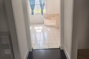 1226 Avondale Ln, West Palm Beach, FL 33409 - Photo 9