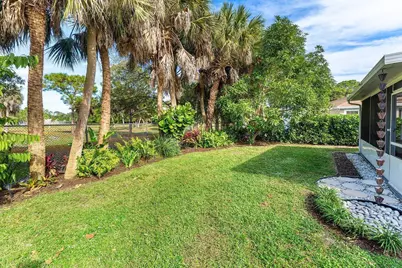 5418 Club Circle, Haverhill, FL 33415 - Photo 9