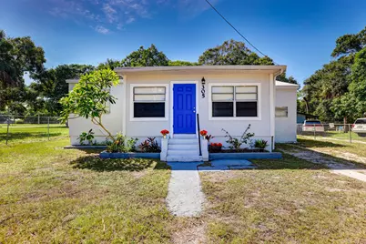 305 N 13th Street, Fort Pierce, FL 34950 - Photo 1