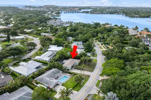 201 W Riverside Dr, Jupiter, FL 33469 - Photo 3
