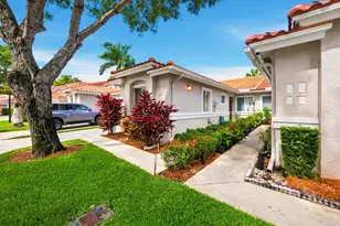 10432 Lake Vista Cir, Boca Raton, FL 33498 - Photo 3