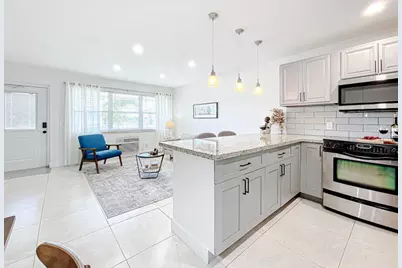 410 Chatham T, West Palm Beach, FL 33417 - Photo 3