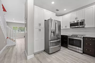 7920 Catalina Circle, Tamarac, FL 33321 - Photo 9