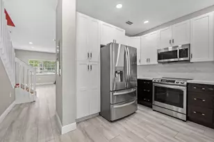 7920 Catalina Cir, Tamarac, FL 33321 - Photo 9