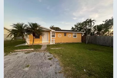 442 N Cocoanut Road, Pahokee, FL 33476 - Photo 1