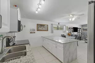 754 Hibiscus Dr, Royal Palm Beach, FL 33411 - Photo 5